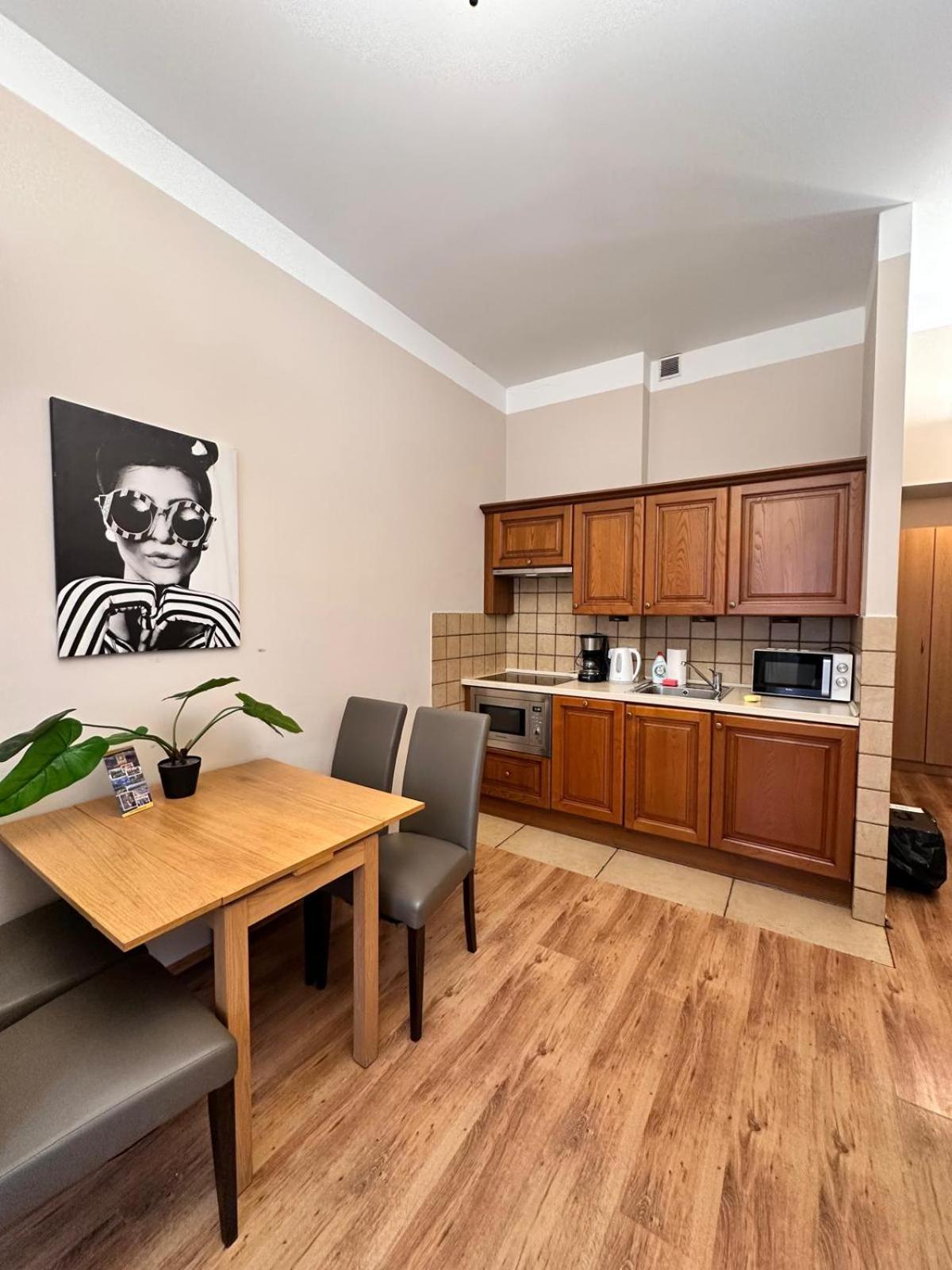 Mikolajska Apartments With Lift Краков Экстерьер фото